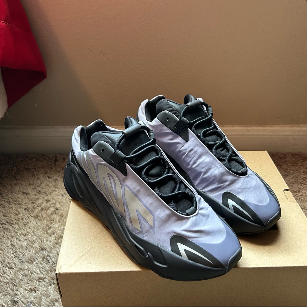 Yeezy 700 MNVN Geode